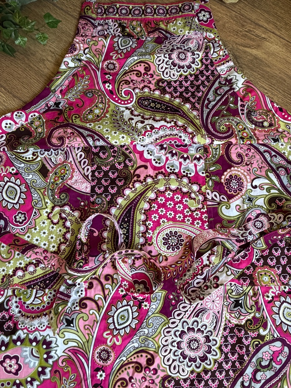 Vera Bradley Very Berry Paisley Apron Rare & Retired Pattern – Birthday Gift - Picture 7 of 9